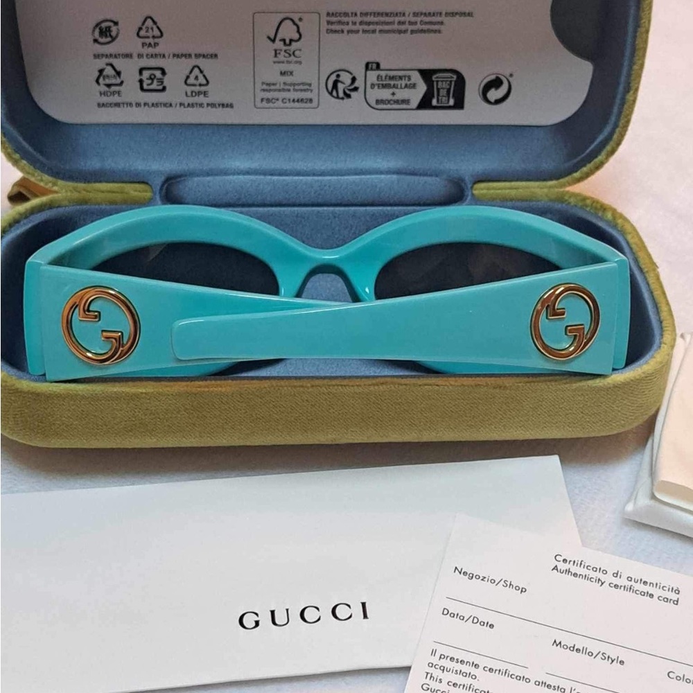 GUCCI -
Tiffany Blue Oval Sunglasses - Picture 8 of 12